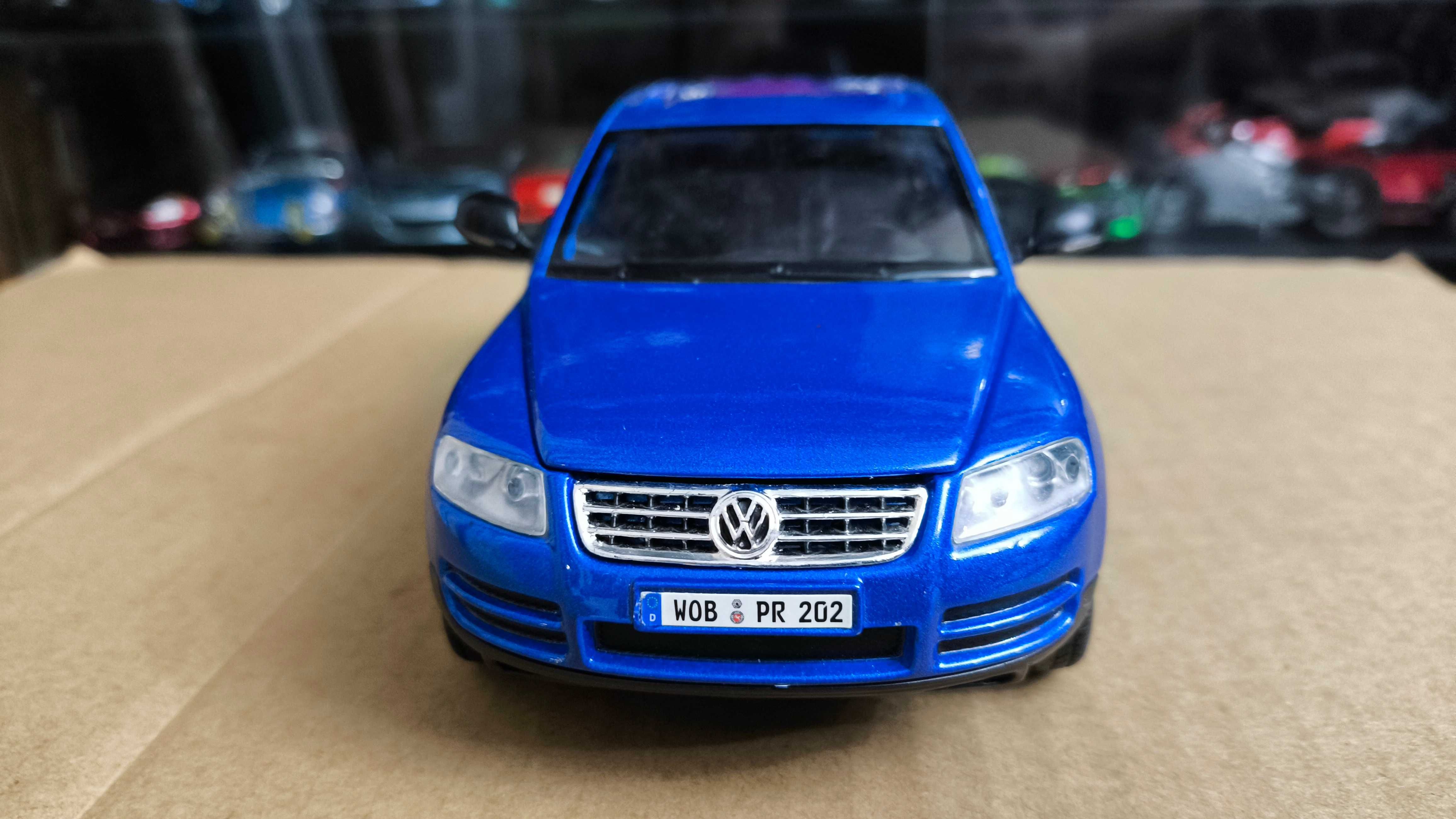 Машинка, модель 1/24 Volkswagen Touareg Bburago