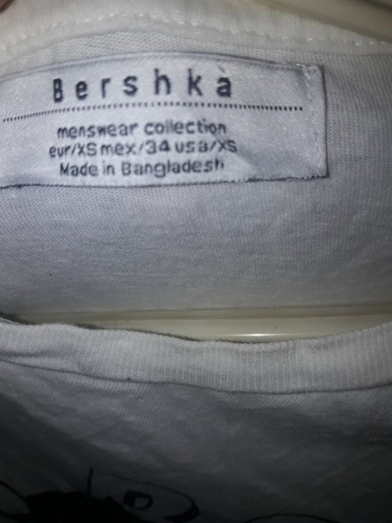 Крута футболка фірми bershka, розиір М , с, ціна 100 грн