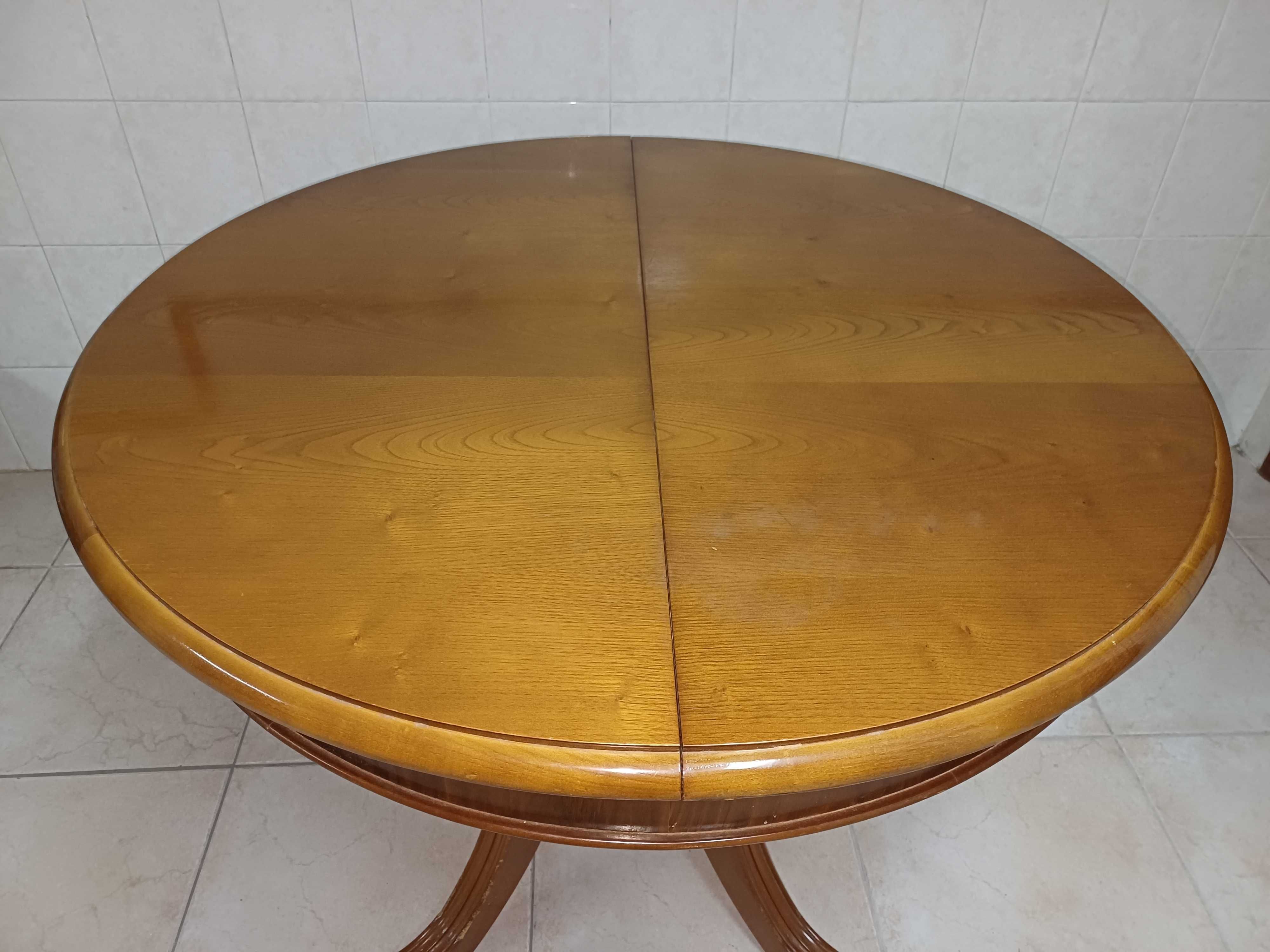 Mesa de sala de jantar em carvalho