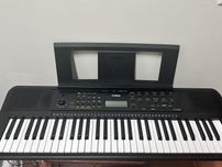 Teclado Yamaha PSR-E283 semi novo