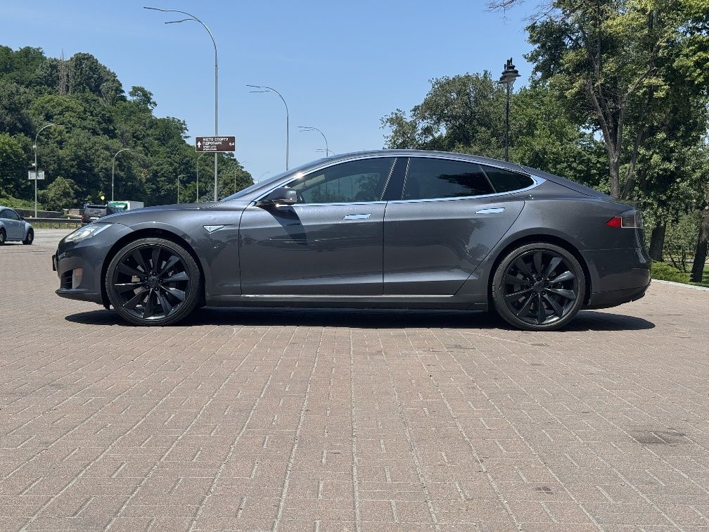 Tesla S 70D 2015