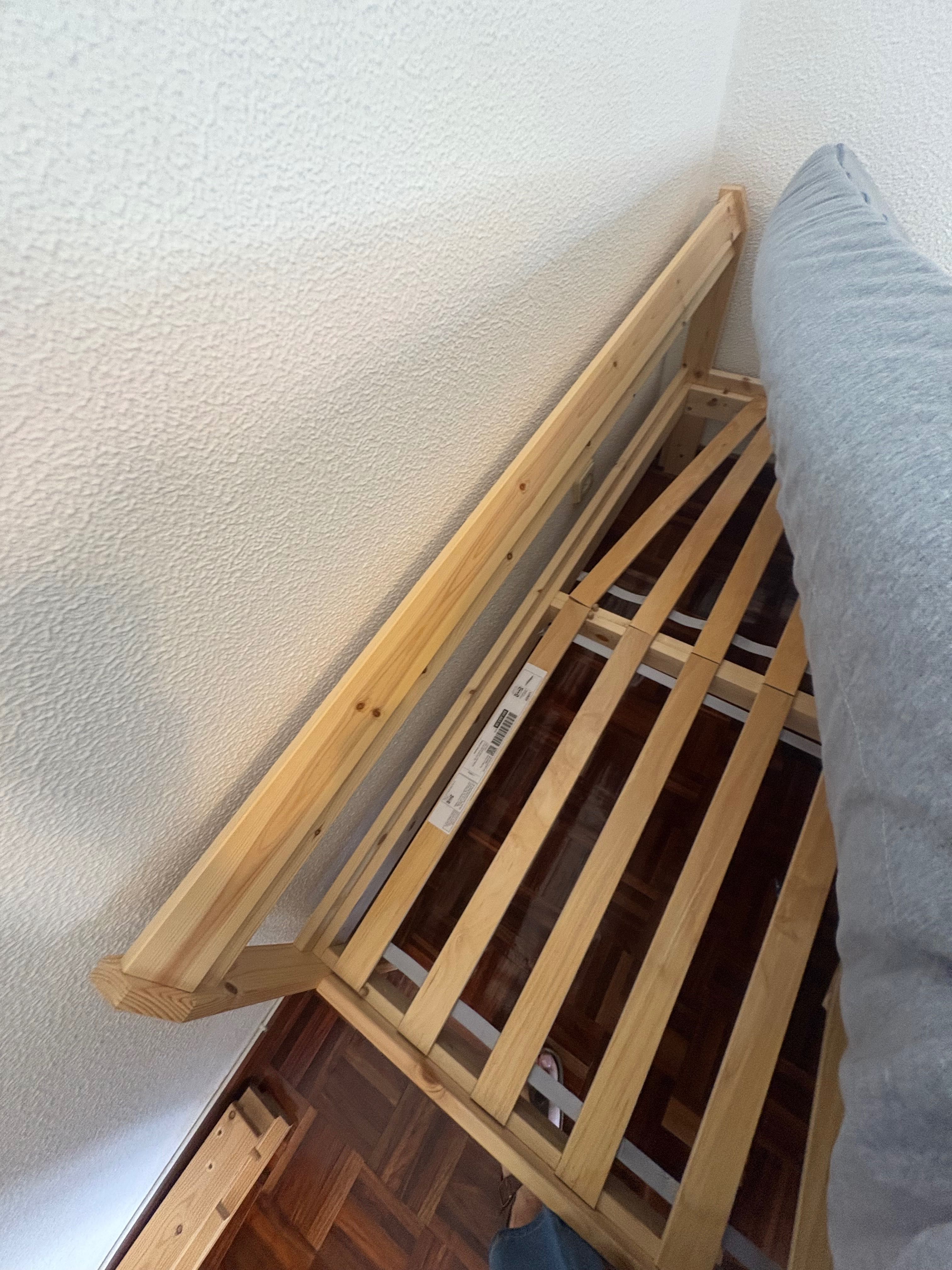 Cama casal IKEA (com estrado e colchão)