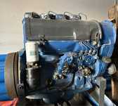 Motor DEUTZ de 4 cilindros - recomendo restauro.