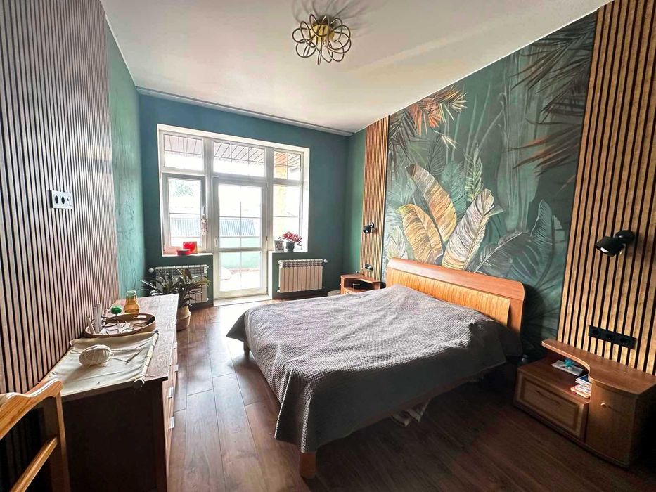 Будинок з ремонтом! 190 кв.м. Гараж на 2 авто. 240000