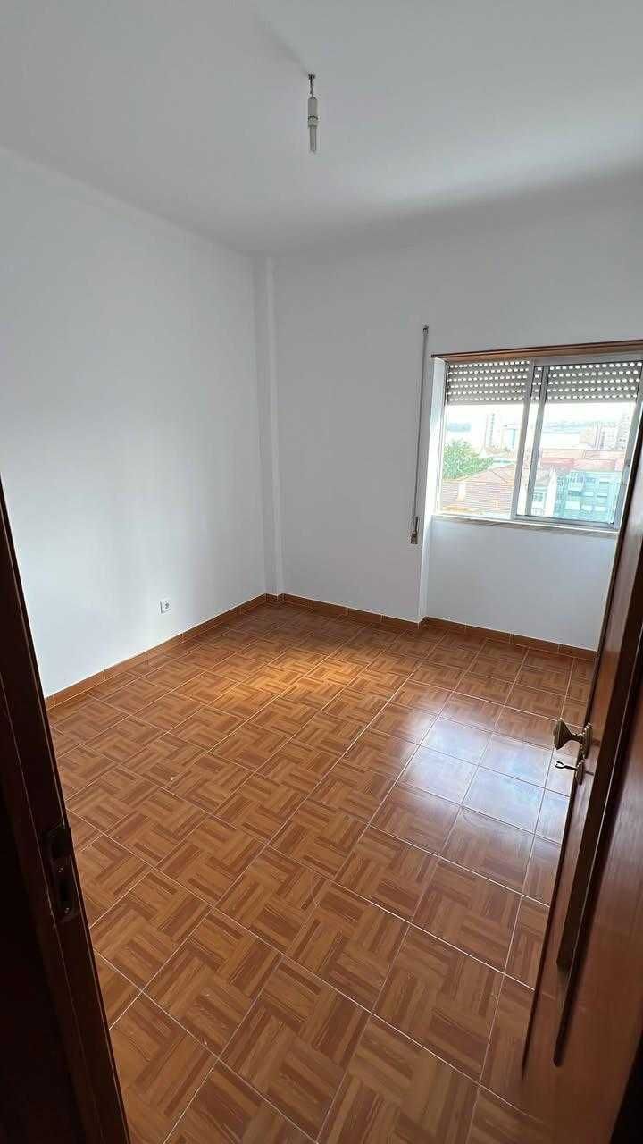 Aluga-se quartos ou apartamento Barreiro