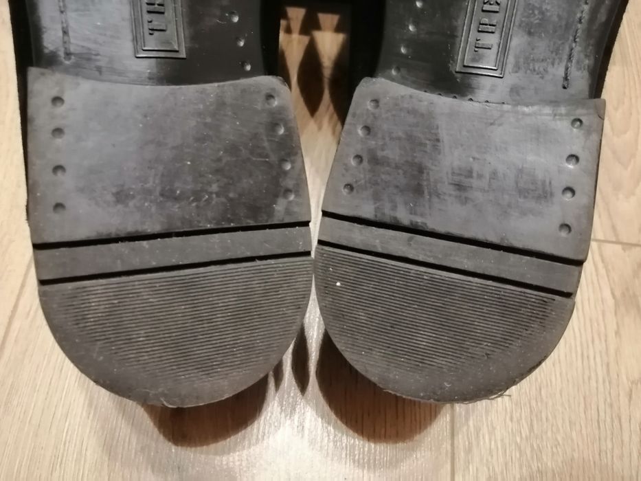 Продам замшеві туфлі  "MIDA"