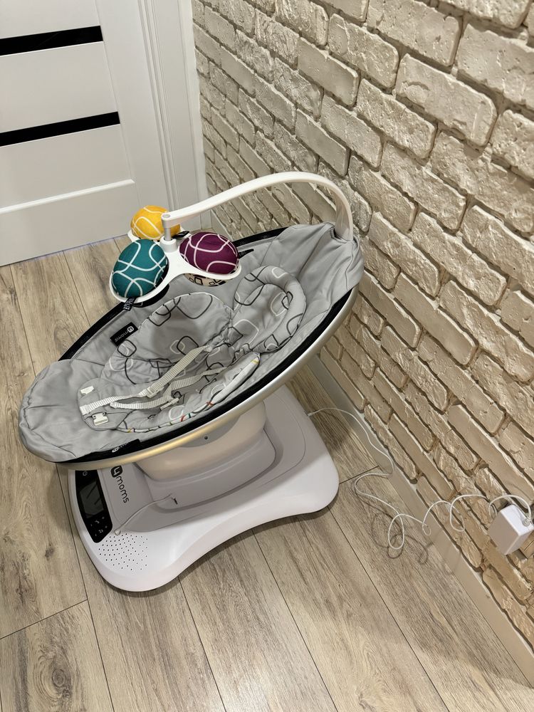 Заколисуючий центр 4moms mamaroo