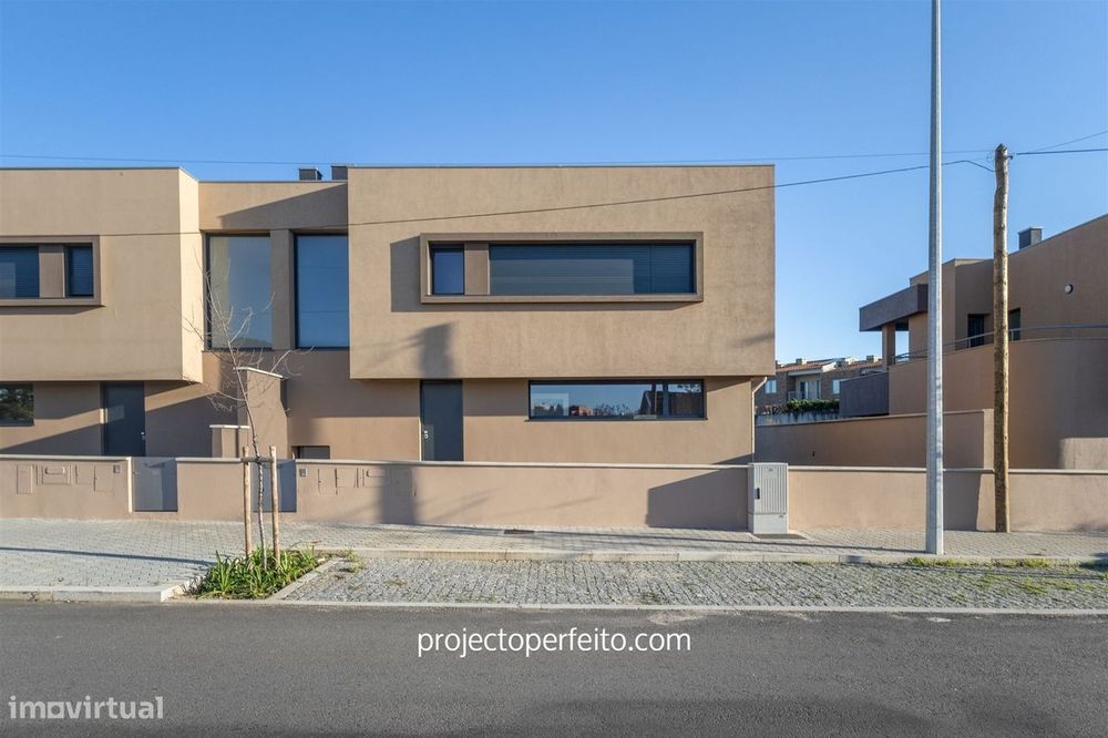 Moradia T3 em Condomínio Fechado com piscina