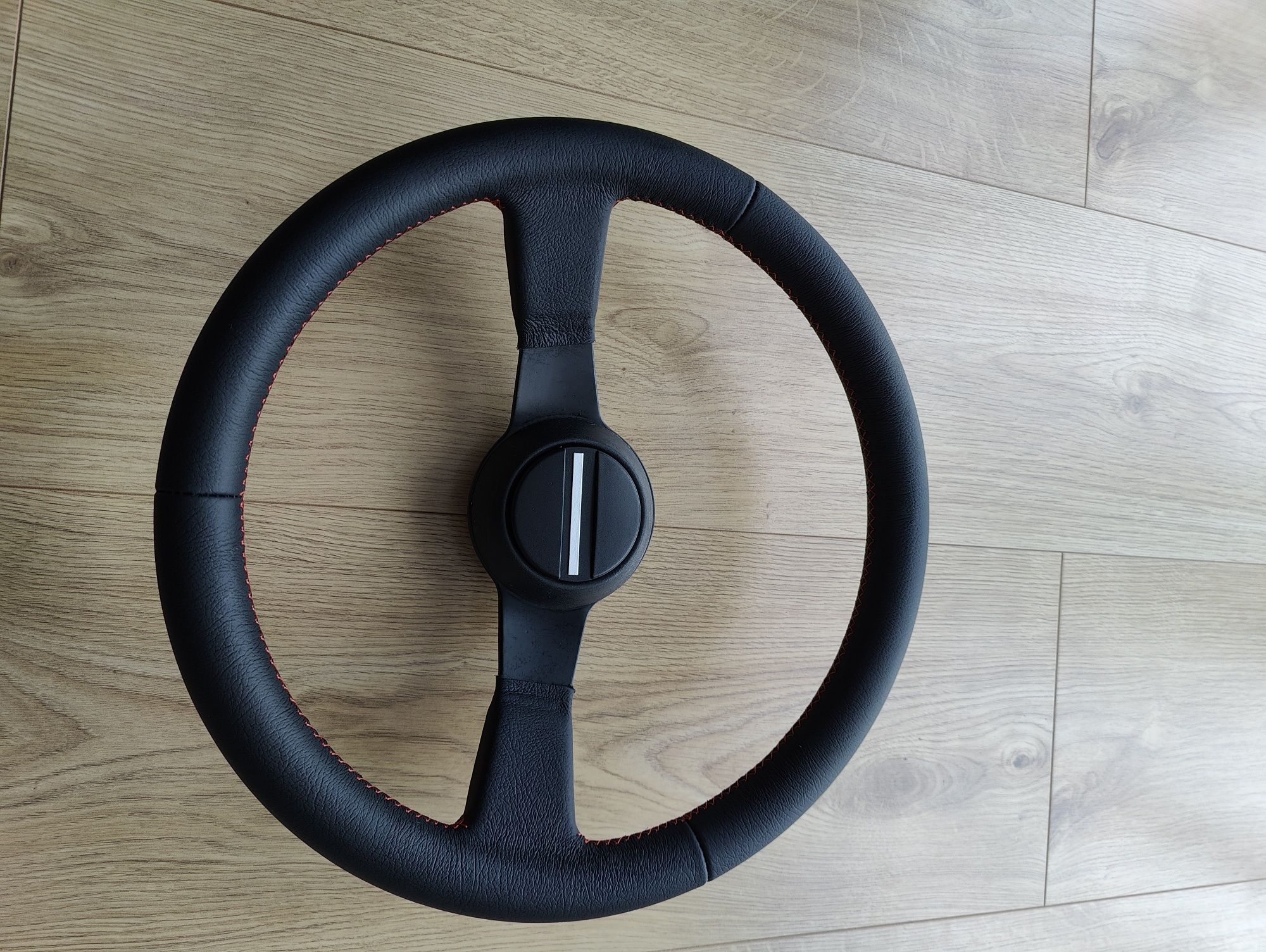 Kierownica fiat 126p po renowacji skórzana czerwona nić Jak Nowa !