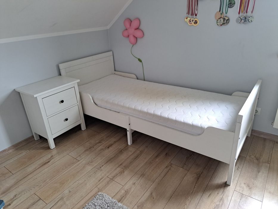 Zestaw: łóżko, materac, szafka nocna