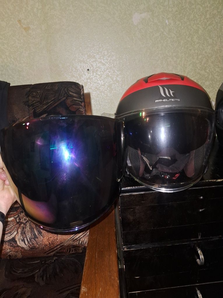 Шлем MT Helmets .