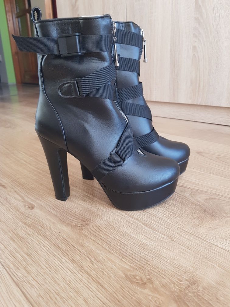 Buty za obcasie zimowe/przejściowe, kozaki