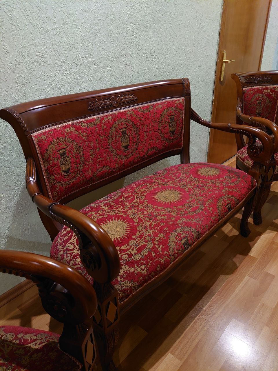 Продам комплект мебели.новая.