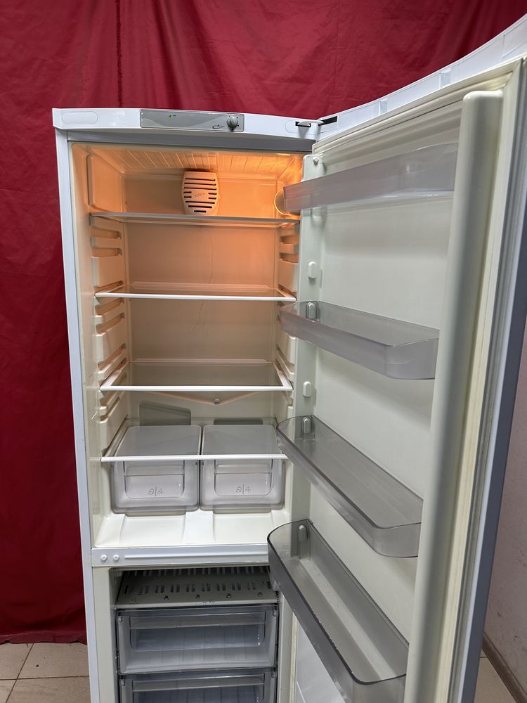 Холодильник Ariston 185/60/60