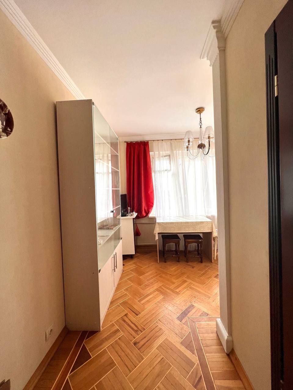 Продам 3 кімнатну квартиру, метро Перемога 1 хвилина!