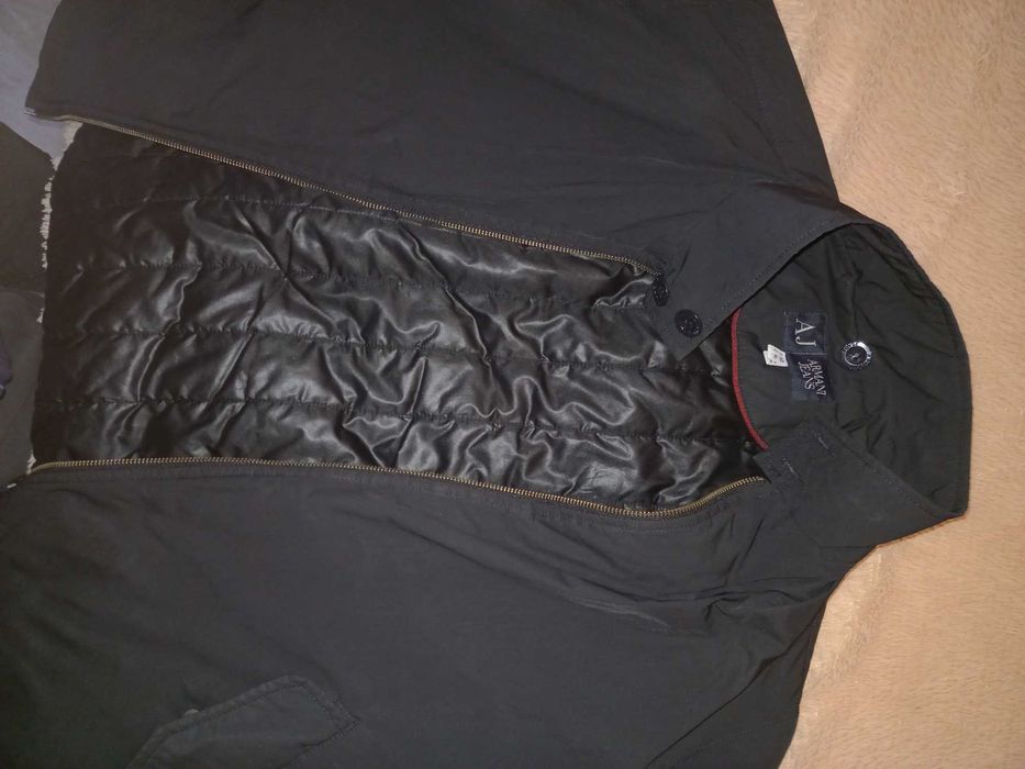 Продаю куртку Armani Jeans