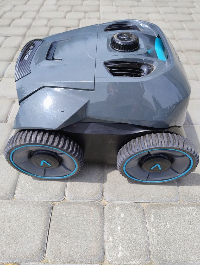 Robot odkurzacz basenowy