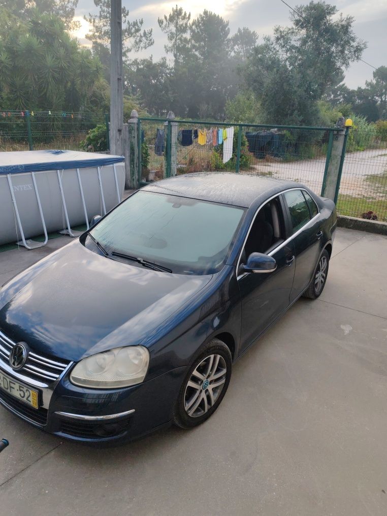 Vendo wv jetta em razoável estado