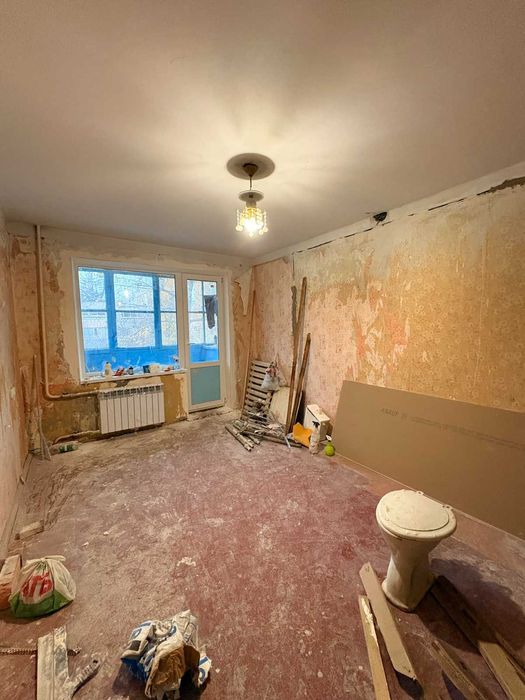 Продаж 2х кімн квартири з роздільними кімнатами .