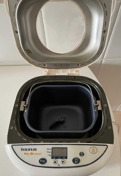 Máquina de fazer pão Taurus