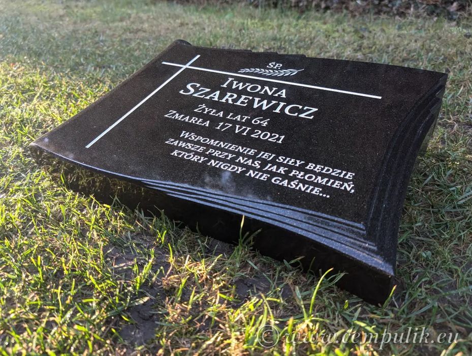 Granitowy papirus z napisem - czarny granit