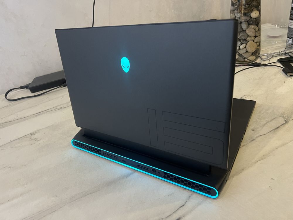 Ноутбук Alienware m15.