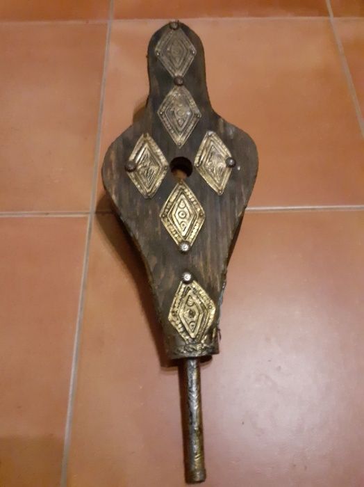 Fole alentejano - metal, madeira e pele