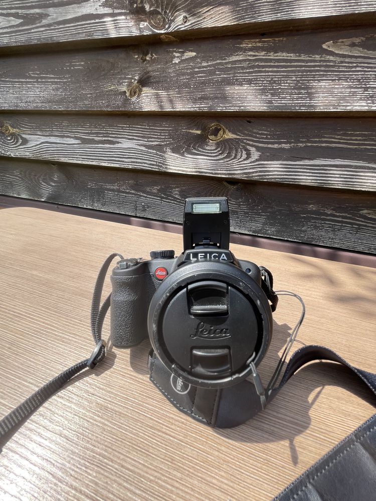 Фотоаппарат Leica V-Lux 2