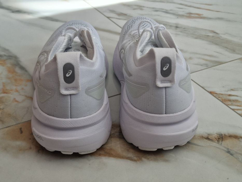Оригінал 100%  жіночі кросівки asics gel kayano 31 euro 39