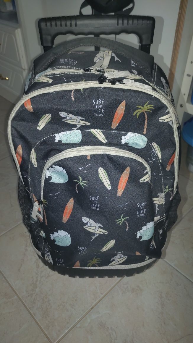 Mochila de rodinhas nova