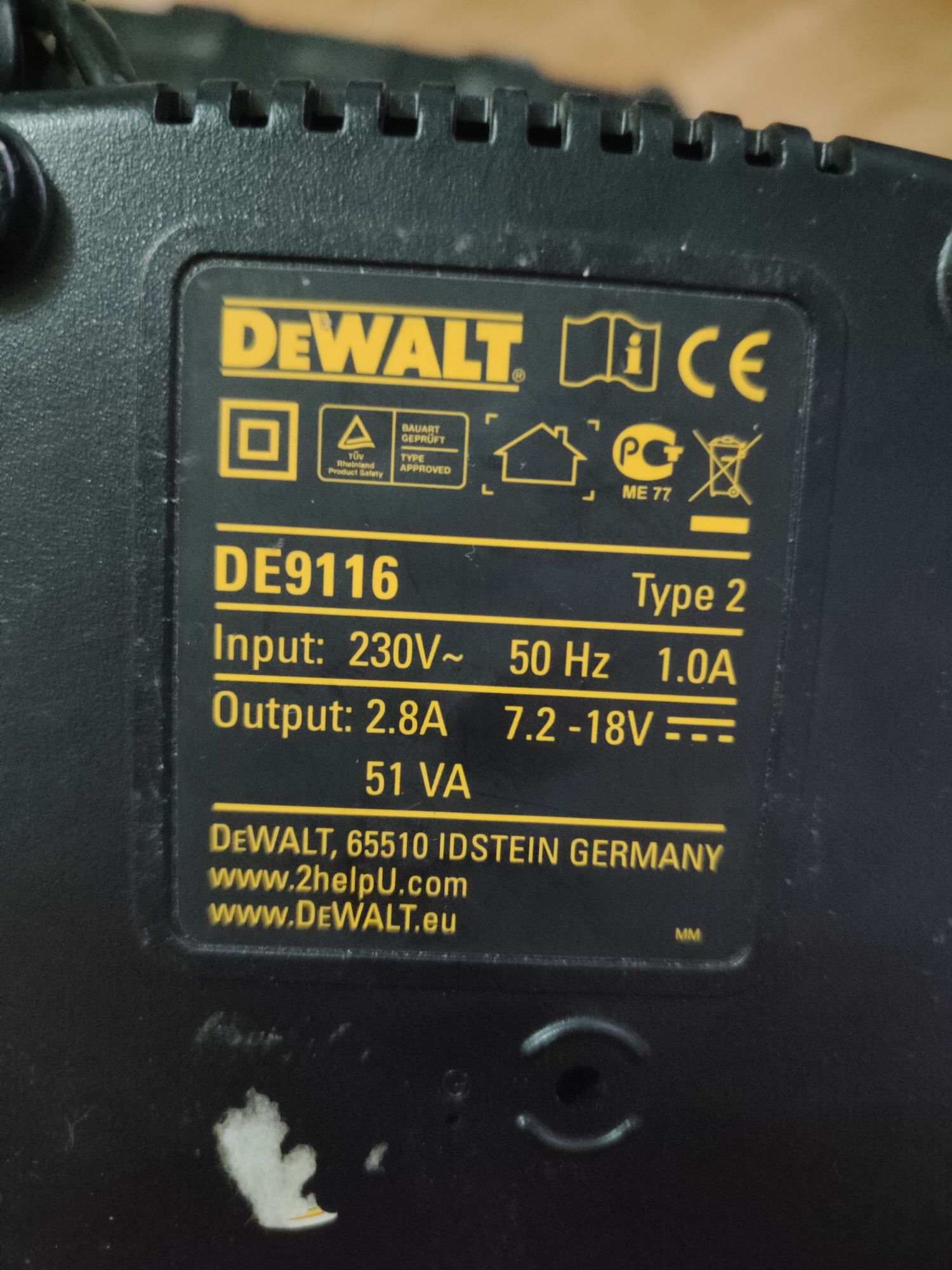 DeWalt wkrętarka+latarka+2 bat+ładowarka