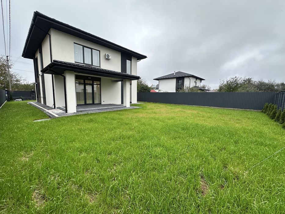 Продам будинок в Крихівцях поруч вулиці Садова.