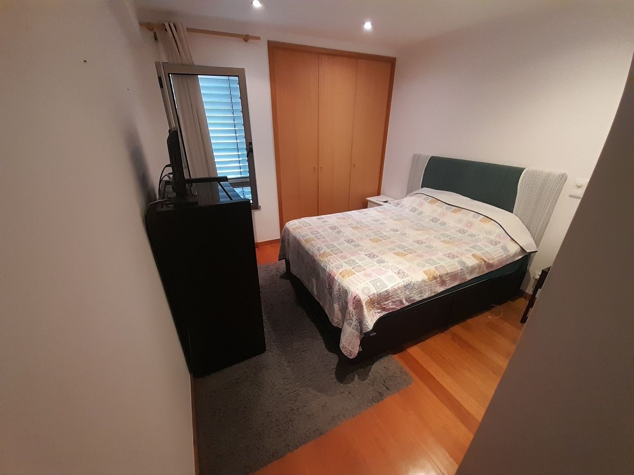 mobiliário de uma sala de estar e de um quarto