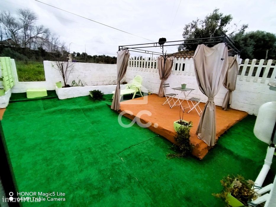 Moradia V4 com Quintal e Terreno anexo com 3125M2