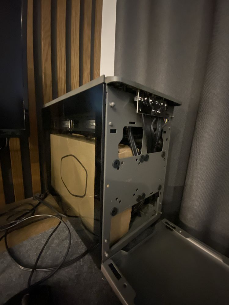 Корпус ПК Cooler Master MasterBox NR200P MAX Mini-ITX 850W та водянка