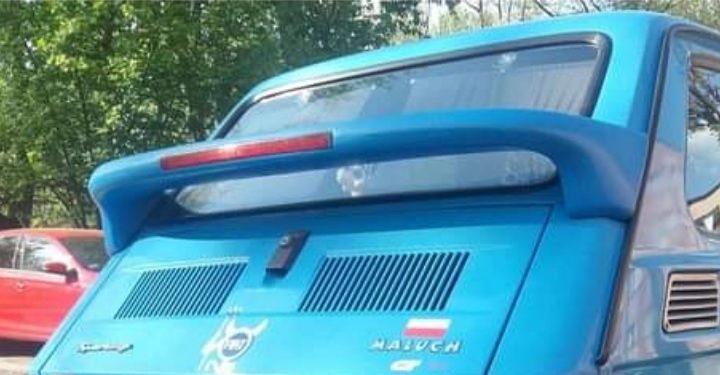 Fiat 126p, elegant spojler banan