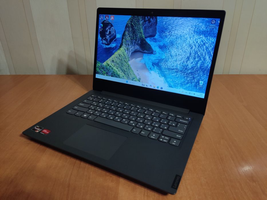 Компактний ноутбук Lenovo V14-ADA