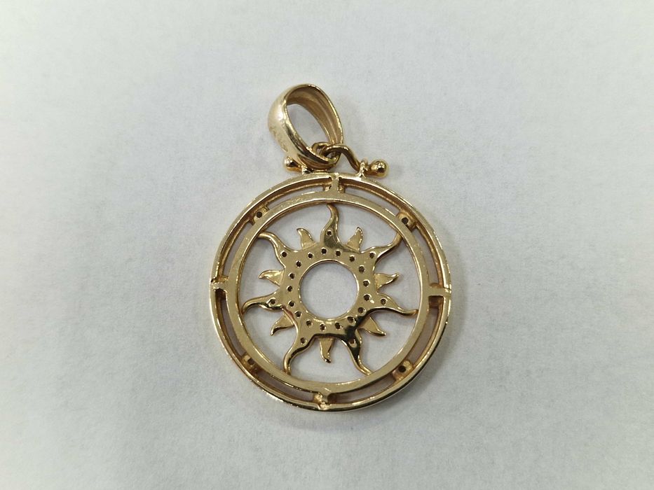 Złoty wisiorek damski/ 585/ Słońce/ 4.57 gram/ cyrkonie