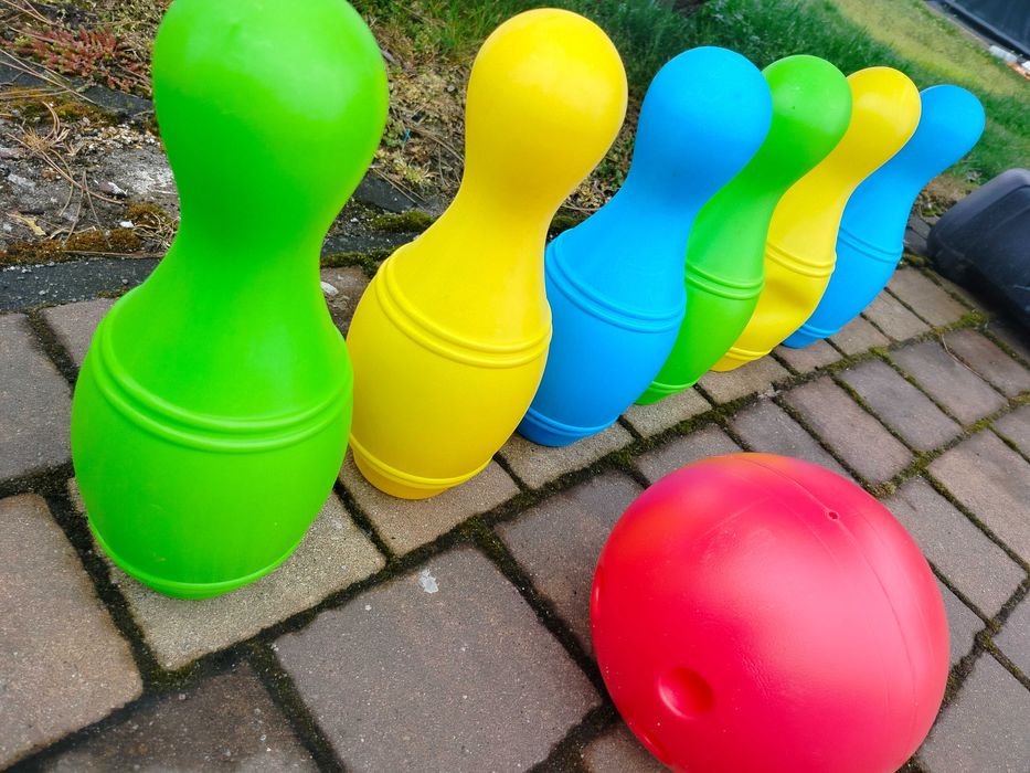 Kręgle (duże ) 30 cm . Zestaw z dwiema kulami.