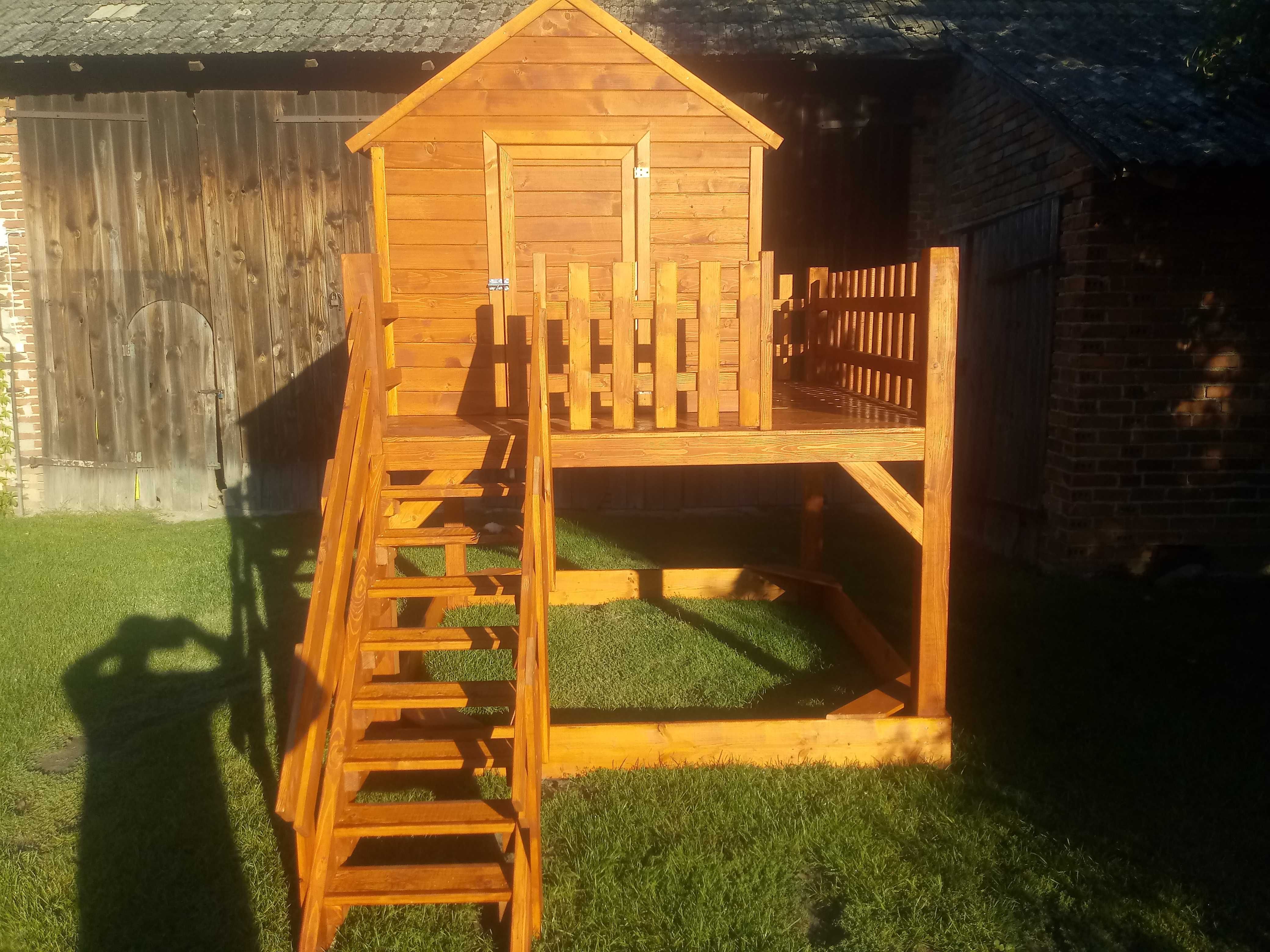Drewniany domek dla dzieći