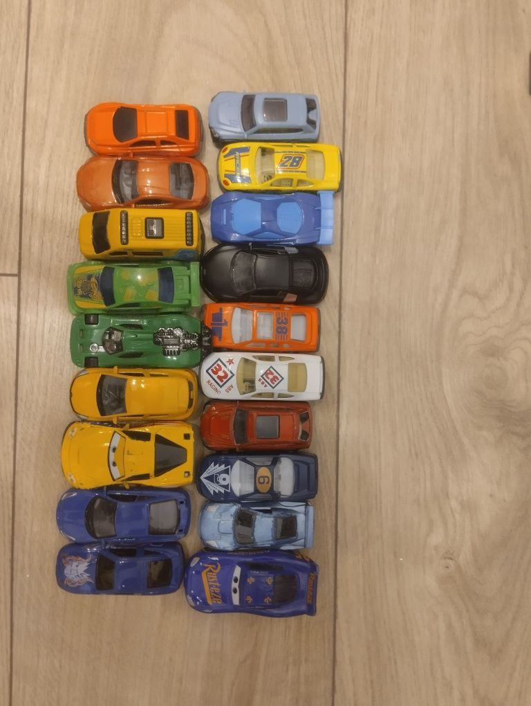 Autka HotWheels oraz inne