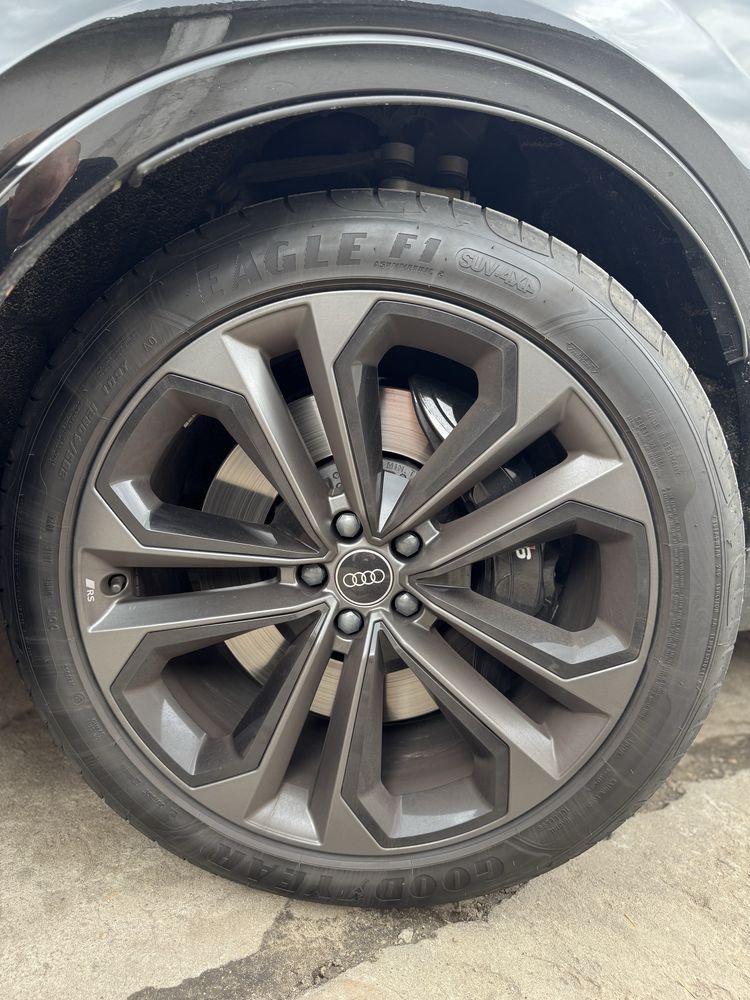 Oryginalne felgi Audi + opony Goodyear 285/40 R21 — stan idealny