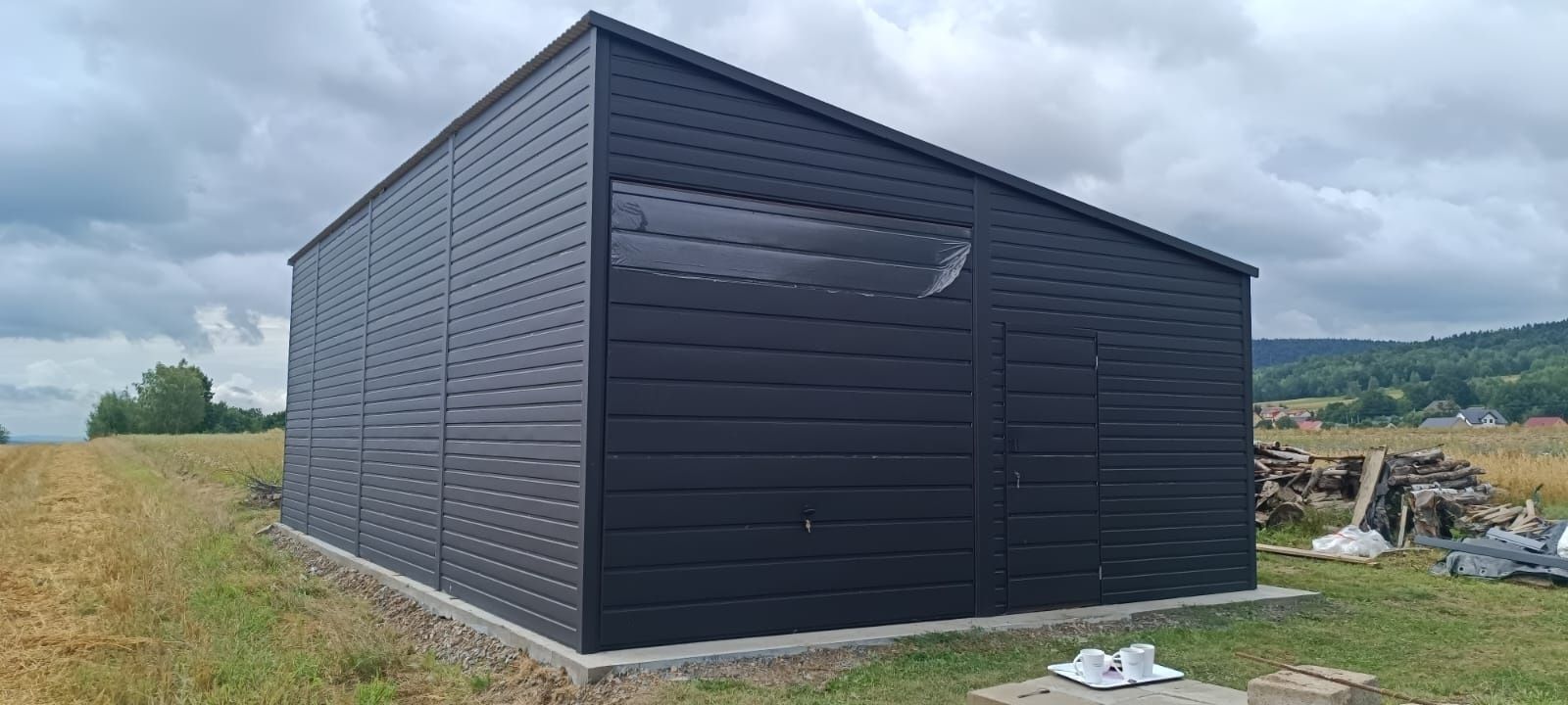 Garaż blaszany 12x6 orzech mat bramy grafit mat