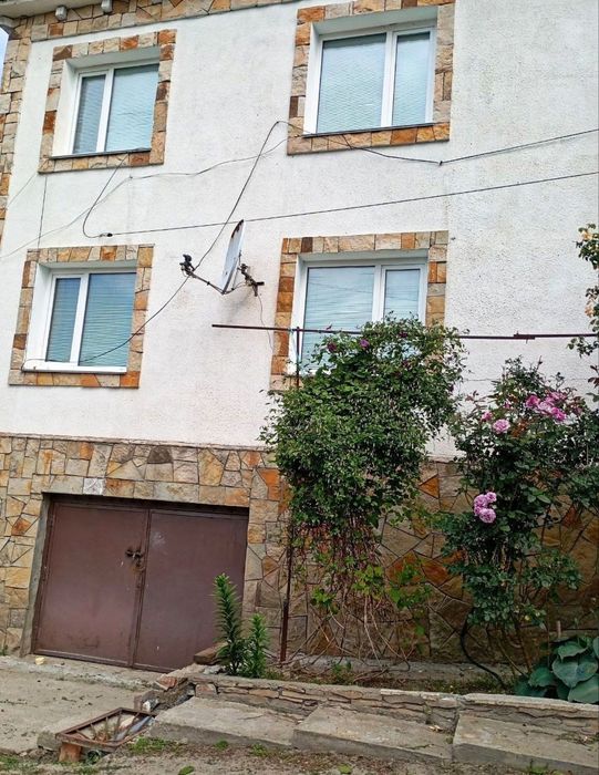 Будинок великий двоповерховий зі зручностями Вапнярка