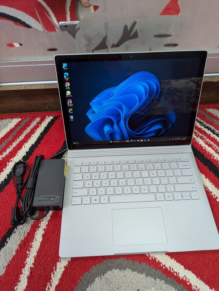 Ігровий Ноутбук-планшет Microsoft surface book 2 I7/GTX1050