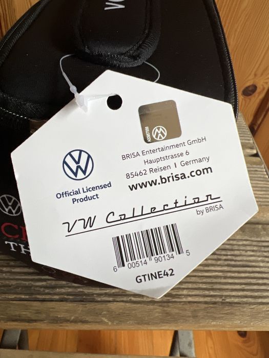 Sprzedam oryginalną nową (metka) kosmetyczkę GTI VW Collection.