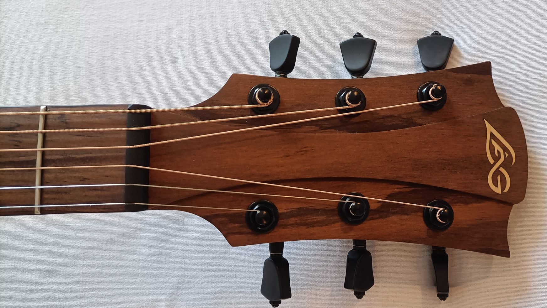Guitarra Electroacustica Lag T88DCE Abeto Maciça. NOVA! A ESTREAR!!