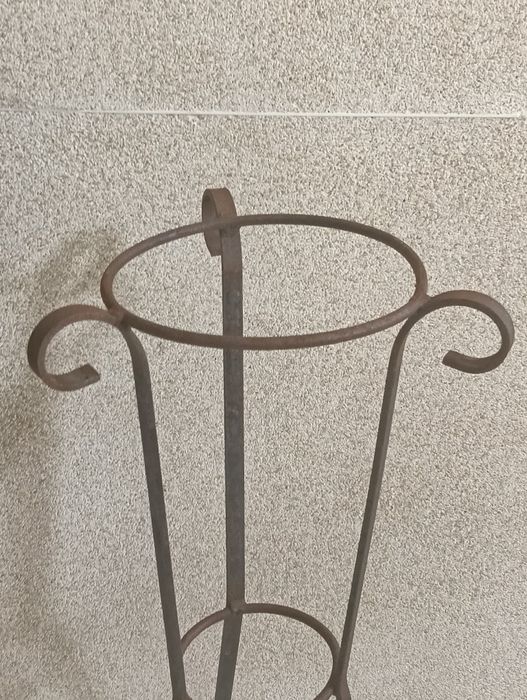 Suportes para vasos em ferro forjado