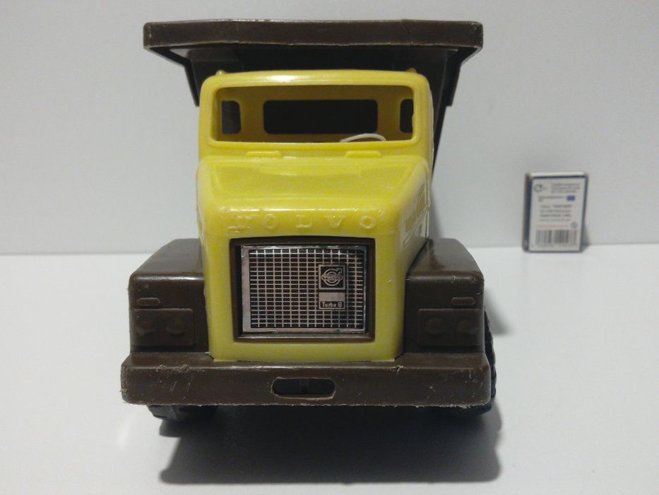 stara zabawka PRL wywrotka Volvo jak Kraz Ził stare zabawki czz retro