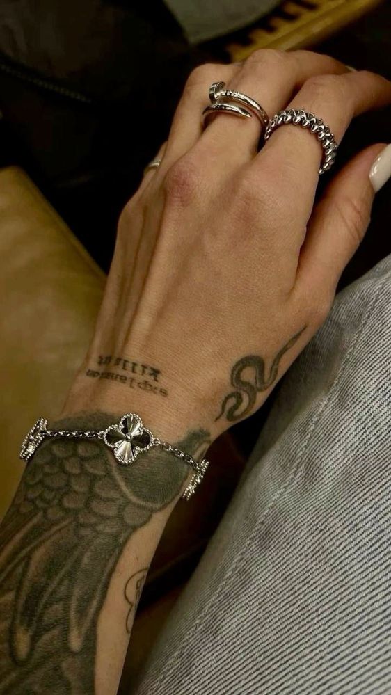 Каблучка cartier clash